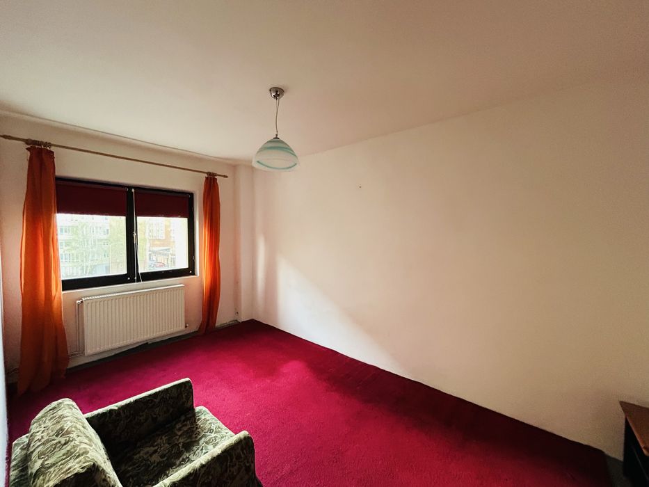 Proprietar/ vand apartament 2 camere decomandat/ zona trei alimentare