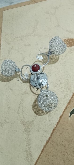 Продам люстру в отличном состочний