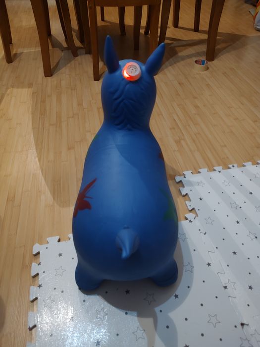 Надуваемо конче за деца