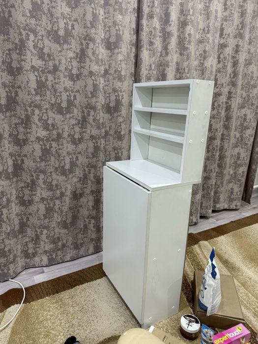 Маникюрный стол