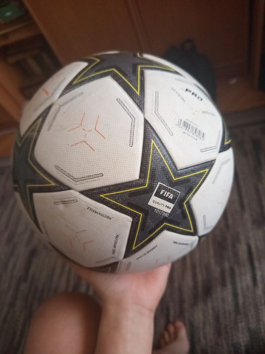 Продам футбольный мяч