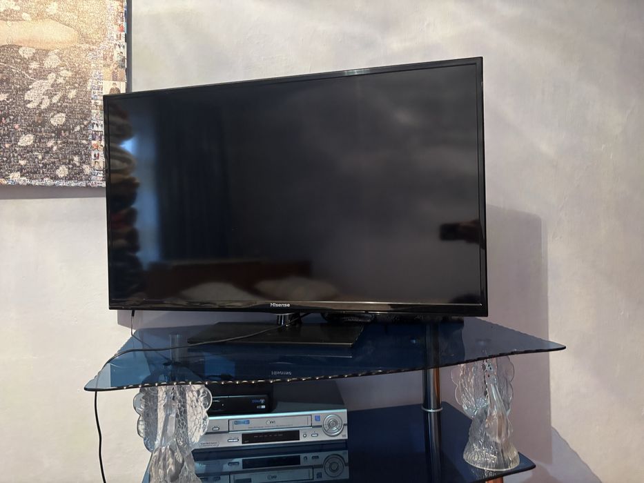 Телевизор Hisense в хорошем состоянии