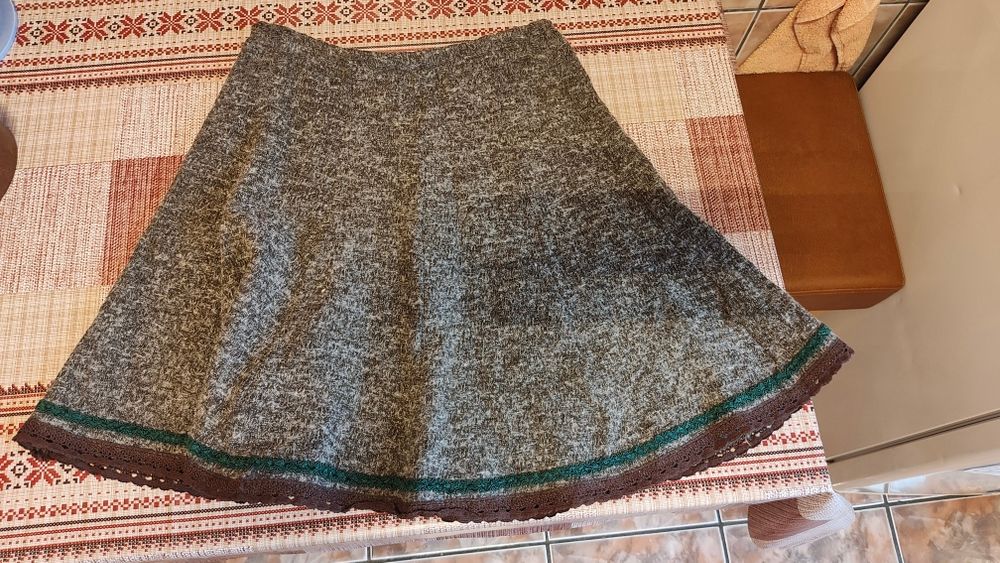 Fustă deasupra genunchiului