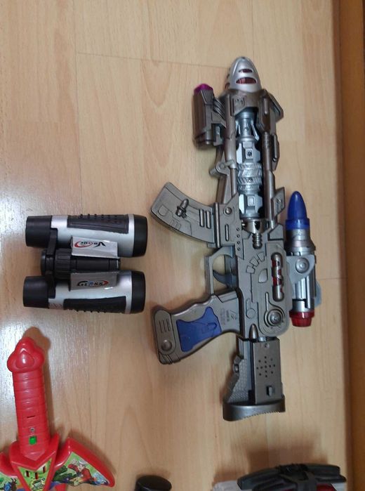 Мотор+бъги+локомотив+бинокъл+оръжия+други детски играчки