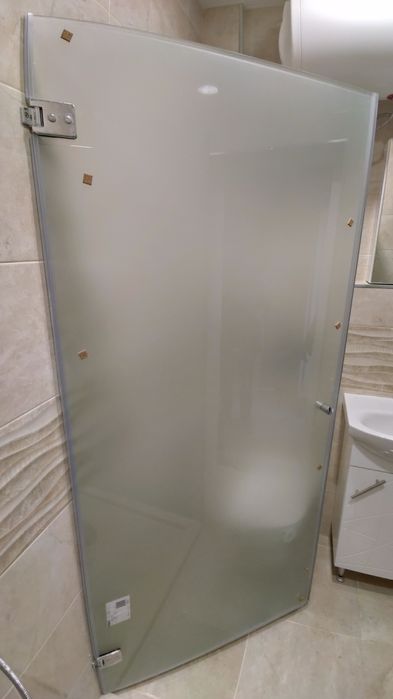 Параван за баня  матирано стъкло