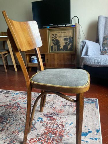 Трапезен дървен стол