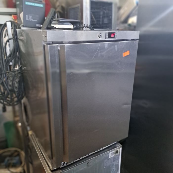 Хладилник професионален подплотов