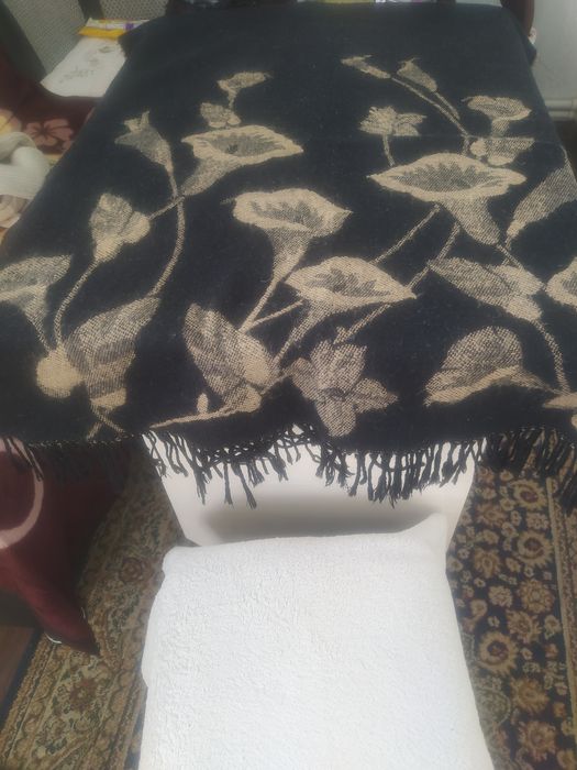 Продам двухсторонний шарф в отличном состоянии