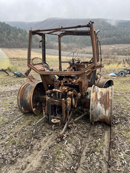 Dezmembrez tractor new holland tl100