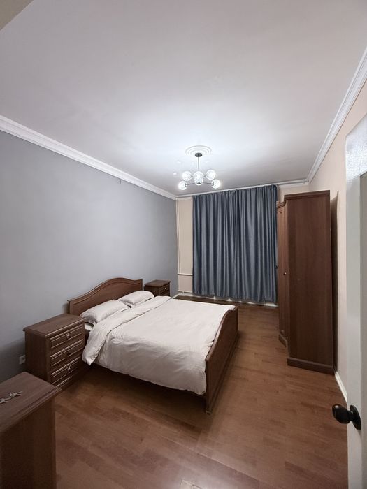 Skver,west minster instituti,Amir Temur metro oldida bollaga kvartira