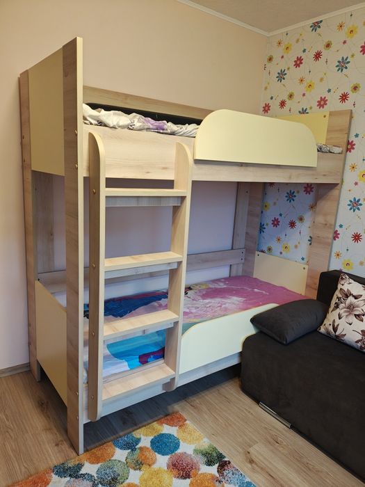 Двуетажно легло с матраци