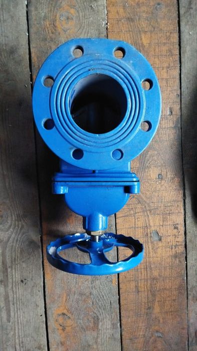Задвижка чугунная