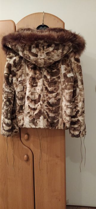 Vând haina de blana noua
