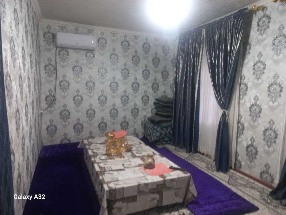 Qiziriq Tumani Rabatak mahallasida 5 xonali uy sotiladi.