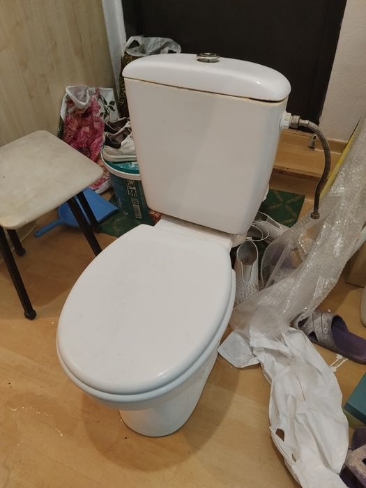 Продам срочно унитаз б/у !