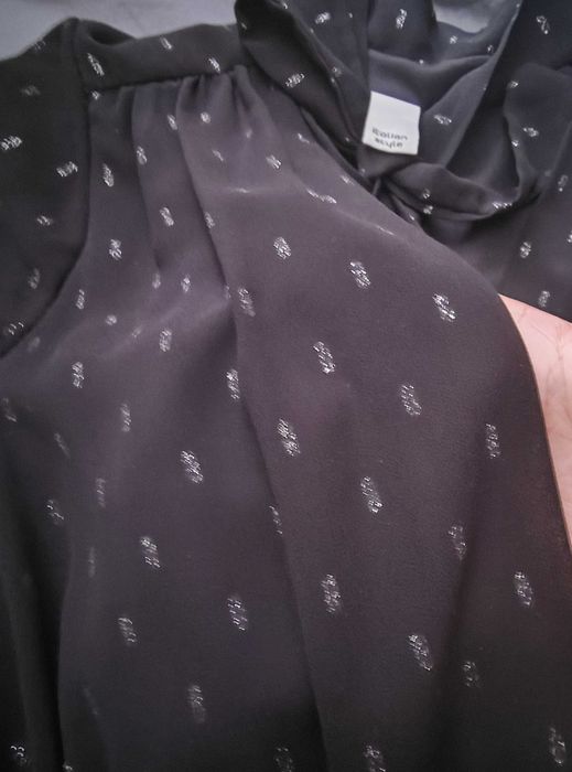 Две рокли едната с блестящи елементи, другата е мини