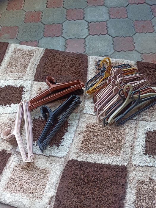 Продам вешалки хорошего качества.