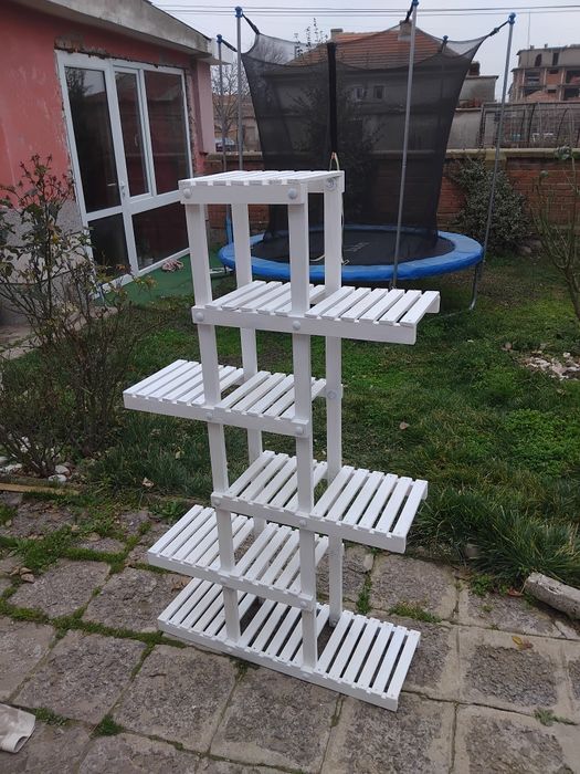 Цветарник от дърво