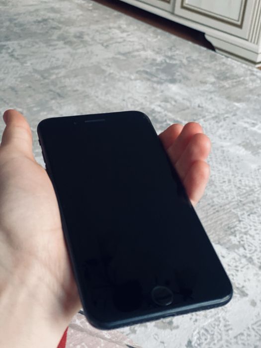 Продам Iphone 7+ идеал