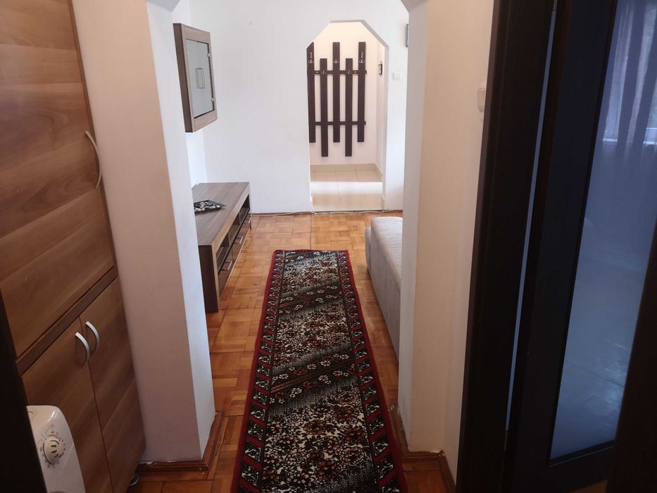 Inchiriez apartament Podgoria