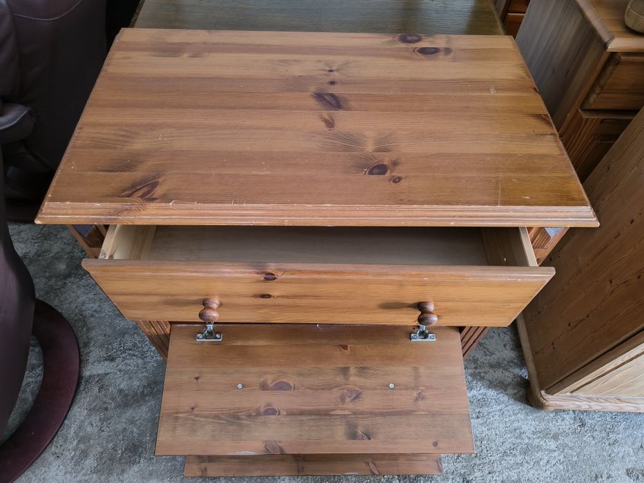 Шкаф подходящ за антре