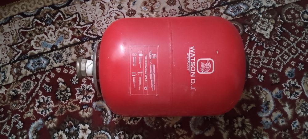 Продаётся расширительный бачок для котла.