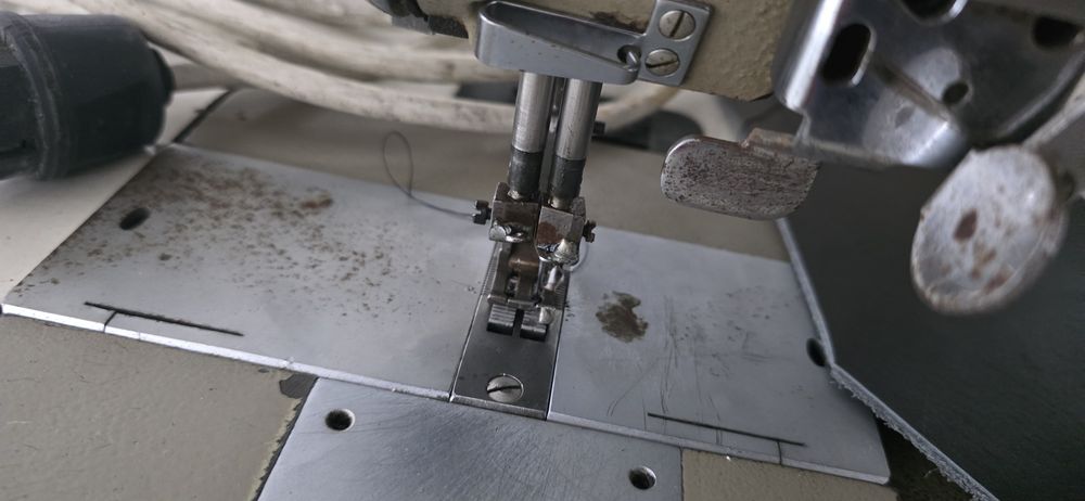 Masina de cusut industriala NECCHI cu doua ace