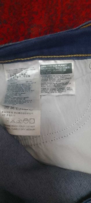 Levis 701 Продаются джинсы.