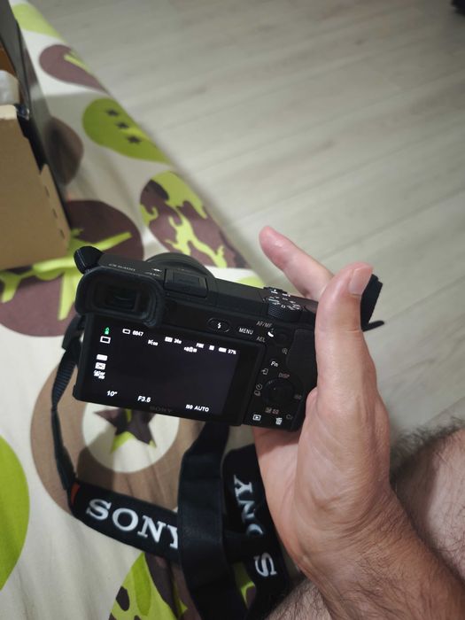 Sony A6400 + обектив Sony SEL 16-50mm f/3.5-5.6 PZ, 137 кадъра, купуван на 31.08.2026