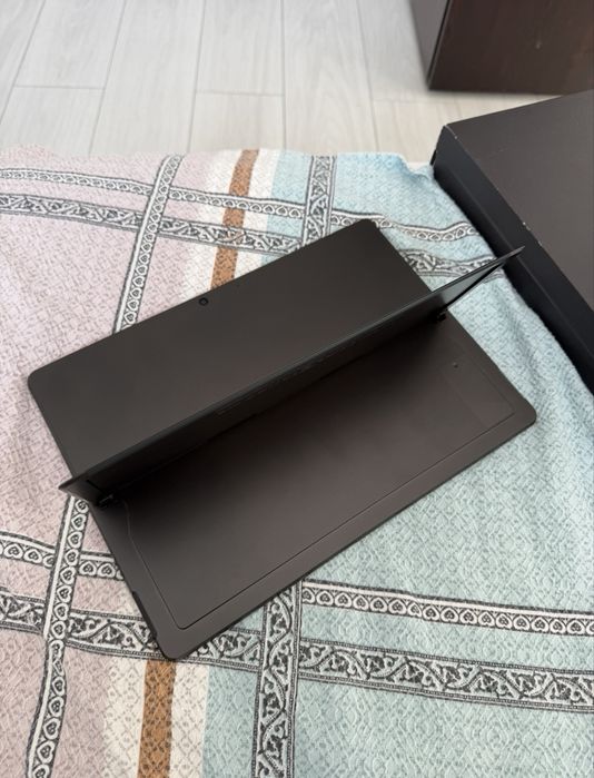 Таблет Microsoft Surface Pro 11 - 13 инча уникат!