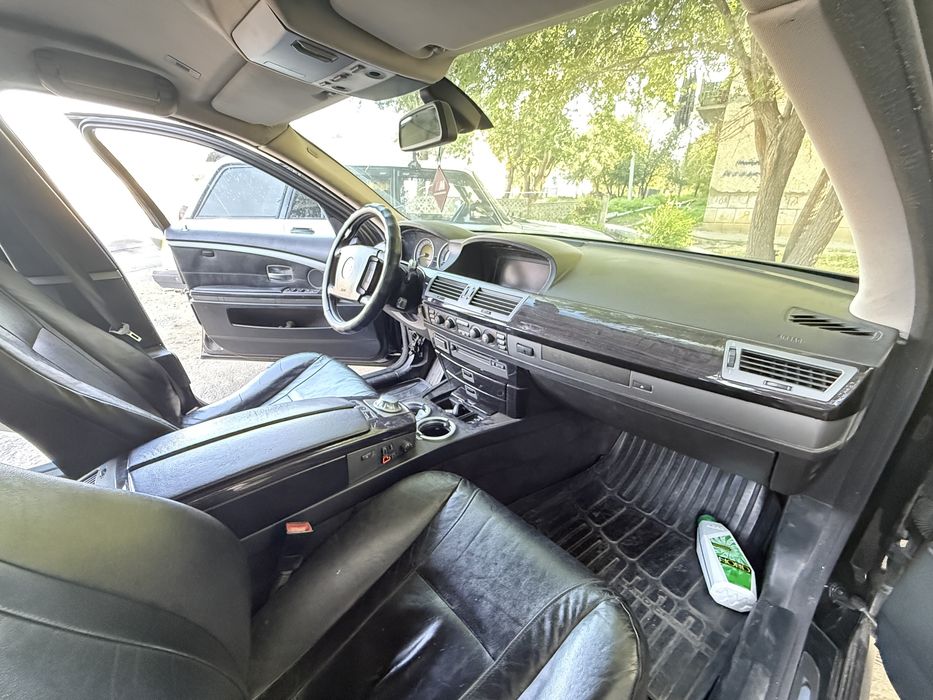 BMW 735i 2002 года