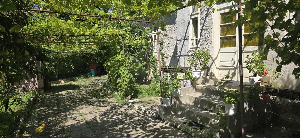 Casă de vănzare  cu teren 1100mp in Sărata Monteoru.  gaze  și  canalizare