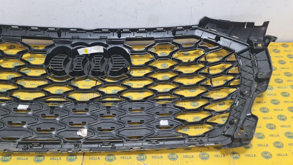Grila masca radiator bara fata Audi Q3 F3 83F853651c S line black