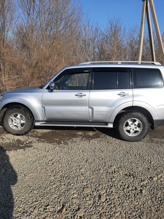 Продам автомобиль паджеро4