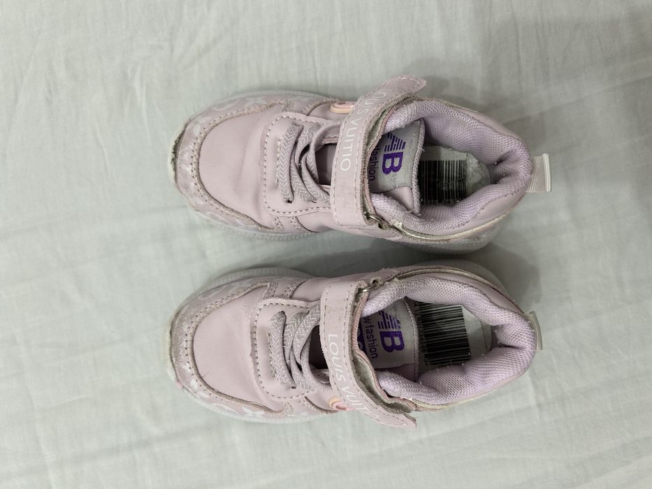 Детские кроссовки