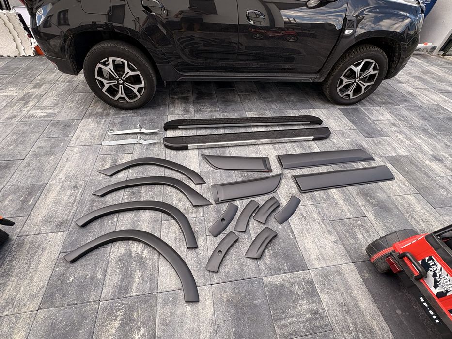 Set 12 protectii aripa si usa + 2 protectii pentru compatibilitate cu sau fara senzori , model STRADA Dacia Duster II 2018->