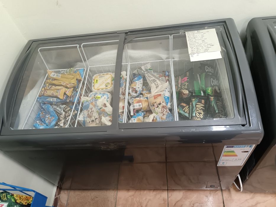 Продам витринный холодильник