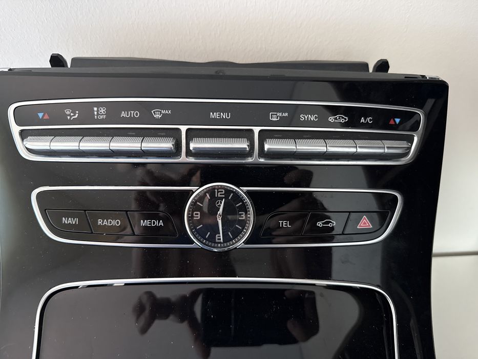 Ornament tunel Mercedes E klasse W213, Touchpad