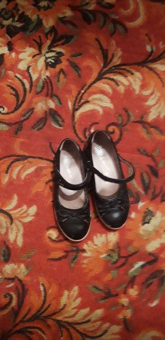 Продам  босаножки  для девочки