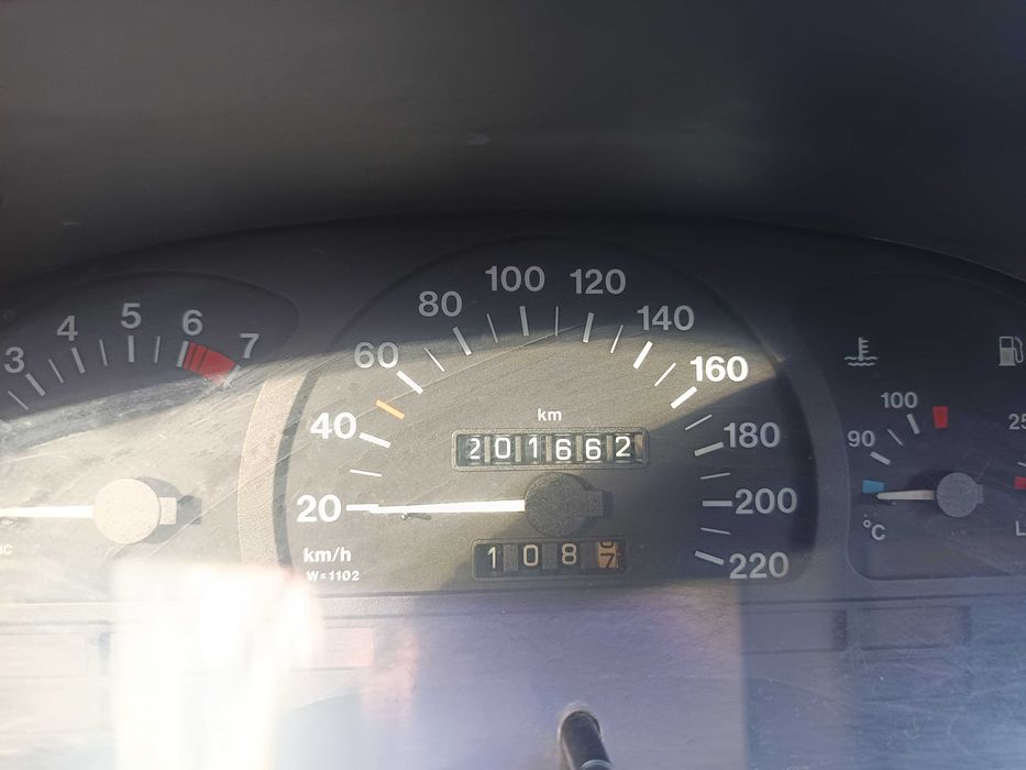 Продавам Opel Astra F Caravan (комби), 1997 г., двигател 1.4 бензин с газова уредба.