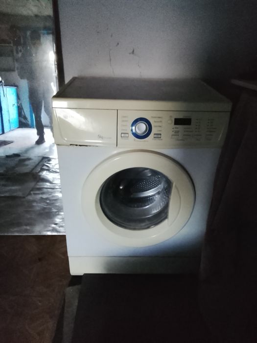 Стиральная машина рабочая