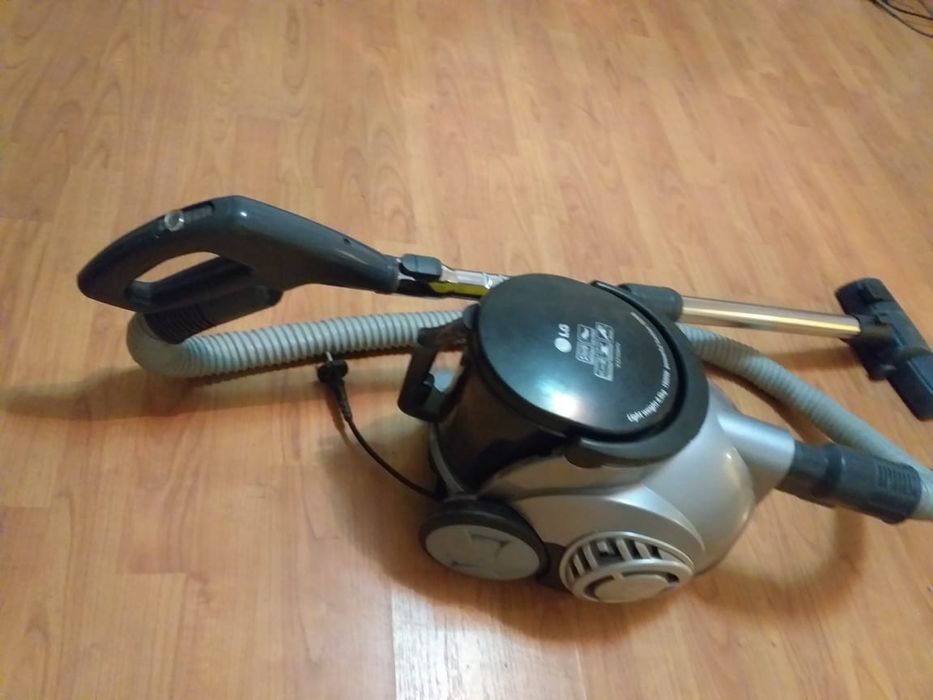Пылесос   LG 1800w.