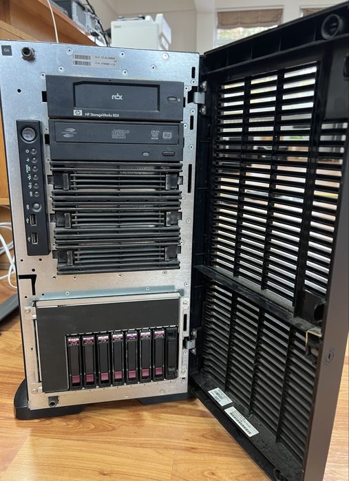 Server HP ProLiant ML350 G6 – 2x Xeon X5675 (12 cores) / 152GB RAM / 7x 600GB SAS / HP RDX