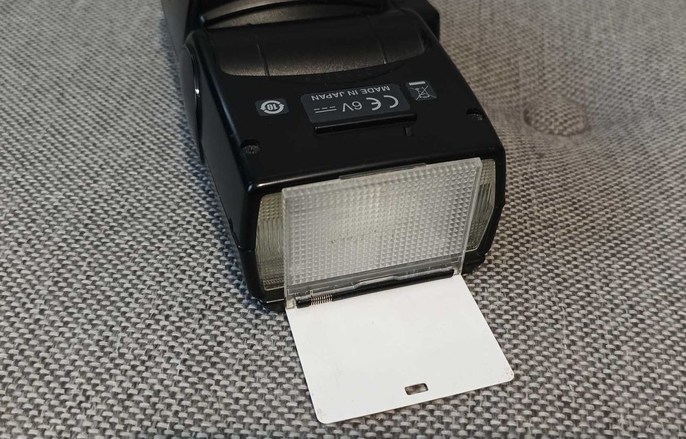 Светкавица Nikon SB-800 + приставката за 5-та батерия + 5 бр. батерии