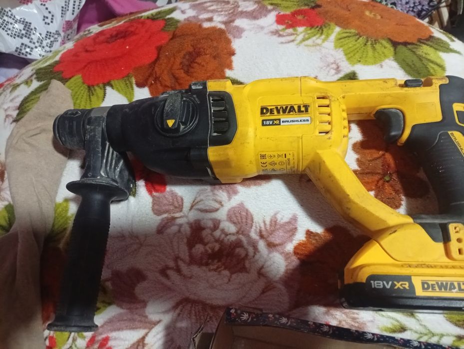 Rotopercutor  DEWaLT  18 v   folosit stare impecabilă