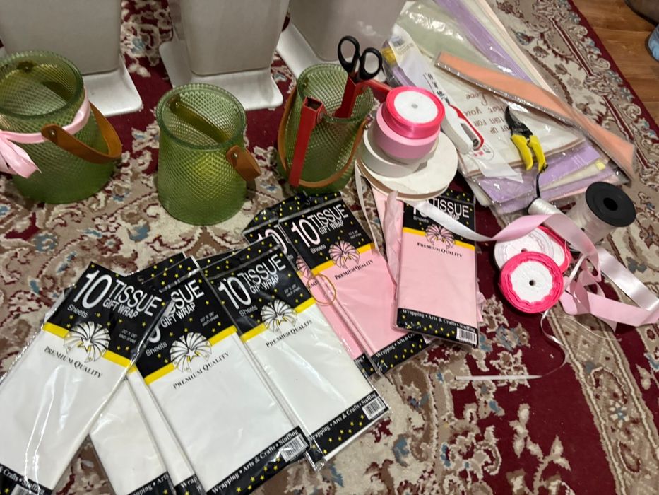 Продаю вазы и набор для упаковки цветов