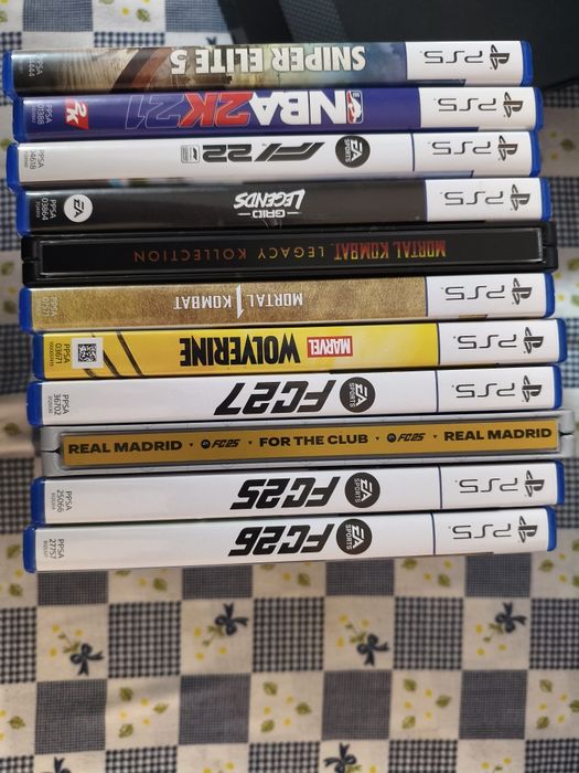 Пълен Премиум Гейминг Комплект PlayStation 5 (Диск) + 2 Контролера + Зарядно + Qanba Fight Stick + Топ Игри!