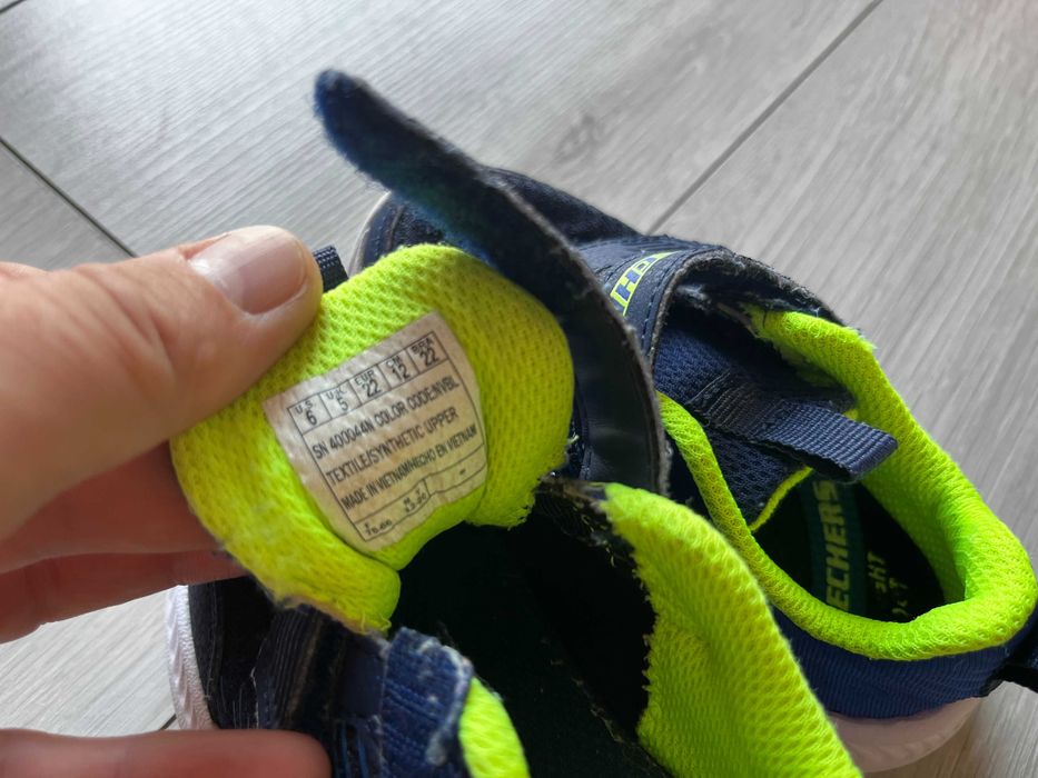 Adidasi copii Skechers -marimea 22- stare foarte buna