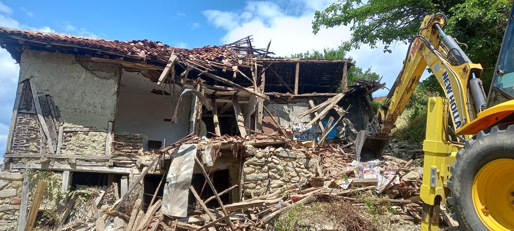 Изграждане на септични ями ,канали дренажи и др.