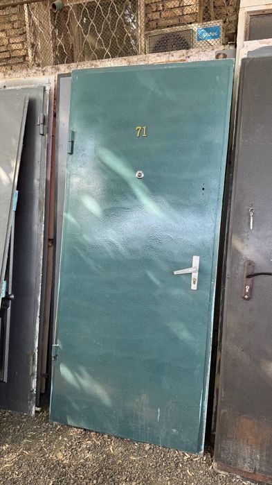 Yaxshi xolatagi Yechilgan Temir eshiklar